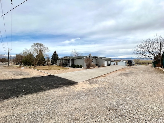 view of front facade featuring concrete driveway