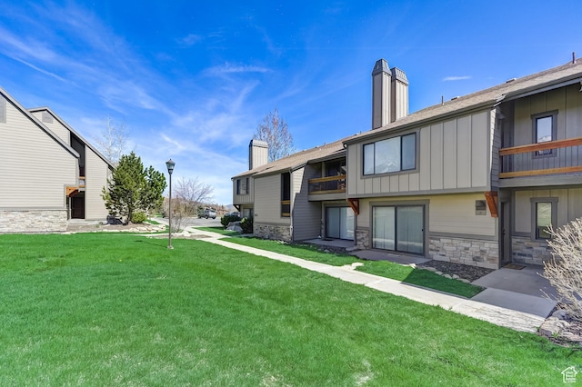 1637 Village Round Dr Unit 8, Park City, UT 84098 - view of property's community featuring a yard