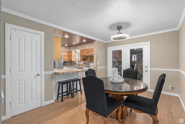 319 N 800 W, Orem, UT 84057 - dining room featuring ornamental molding, baseboards, light wood-style floors, and a textured ceiling