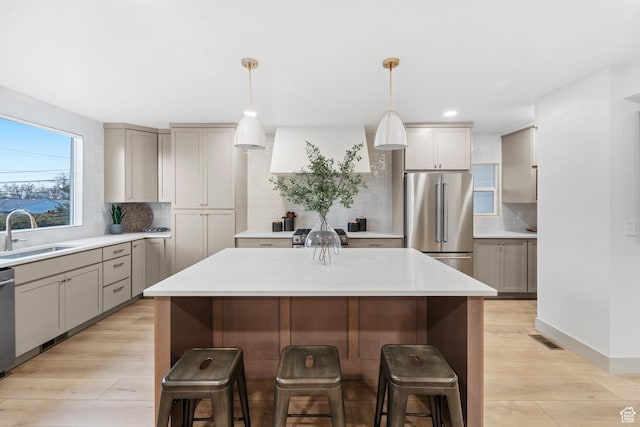 1585 S 2300 E, Salt Lake City, UT 84108 - kitchen featuring backsplash, stainless steel appliances, visible vents, and a sink