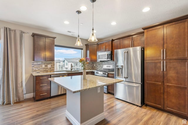 60 N 1100 W, Farmington, UT 84025 - kitchen featuring light wood finished floors, a center island, a sink, and stainless steel appliances