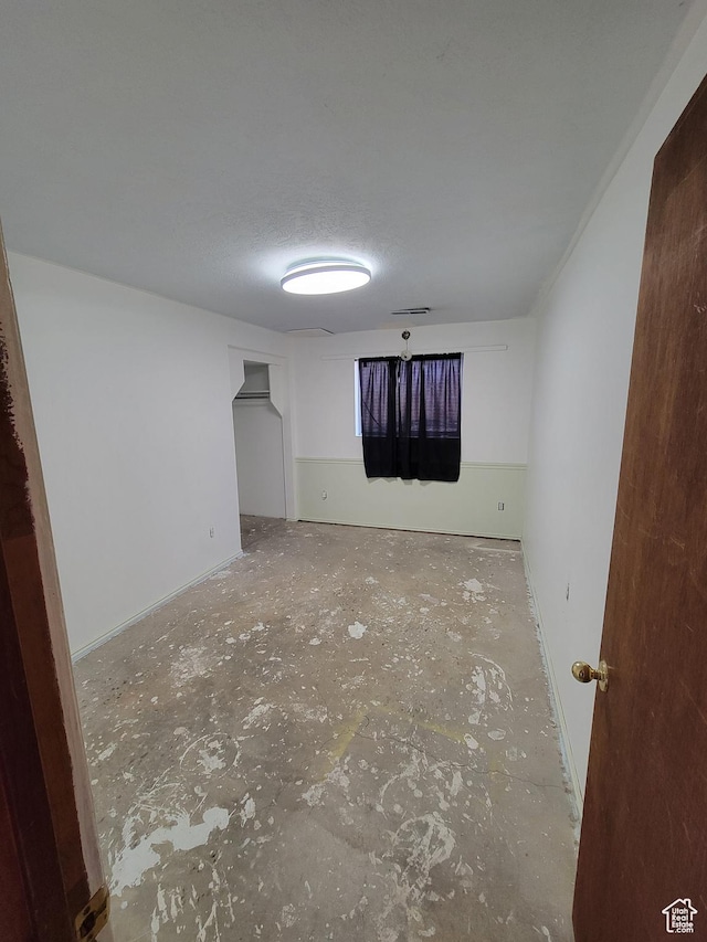 spare room featuring a textured ceiling