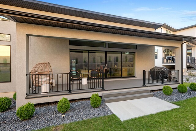 5516 N Valley View Rd, Lehi, UT 84043 - back of property featuring stucco siding