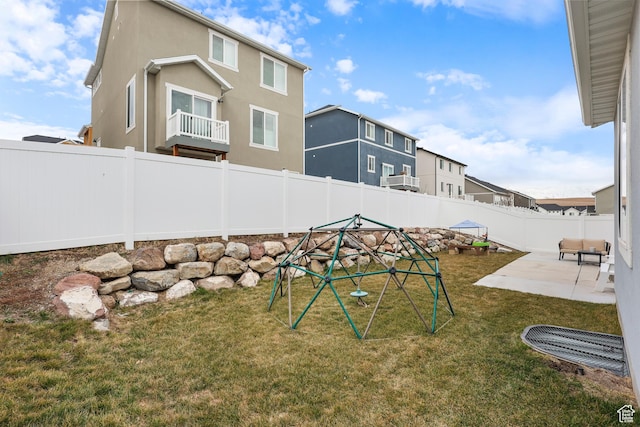 view of yard featuring a fenced backyard and a patio area