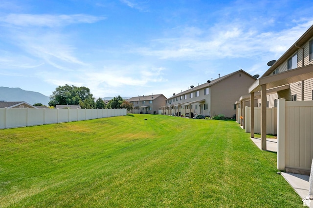 view of yard featuring a residential view and a mountain view