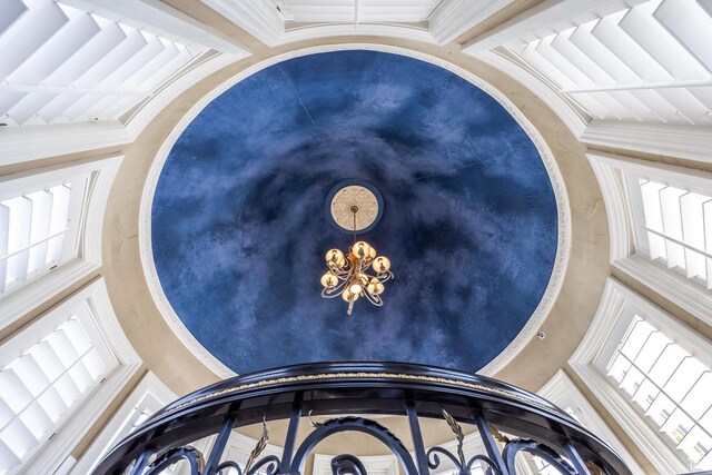 2726 E Wasatch Dr Unit 18, Salt Lake City, UT 84108 - details featuring a notable chandelier and crown molding