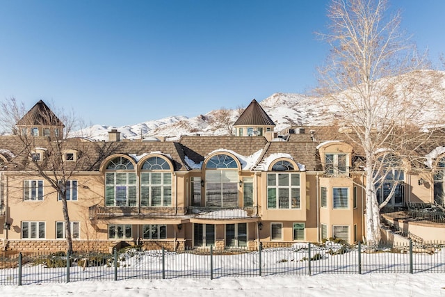 exterior space with a mountain view and a fenced front yard