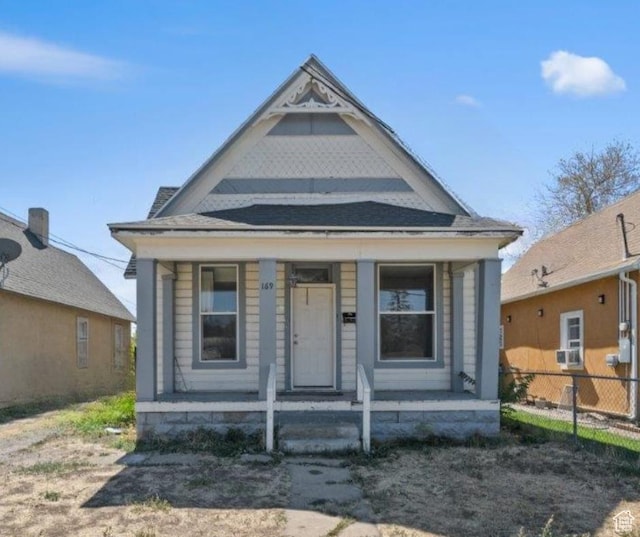 view of front of house with covered porch and fence