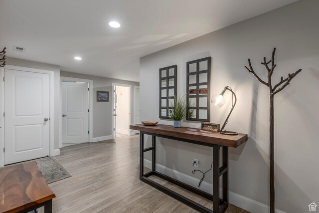 1089 W Cattail Ct, Kamas, UT 84036 - foyer entrance featuring light wood-style floors, baseboards, and recessed lighting