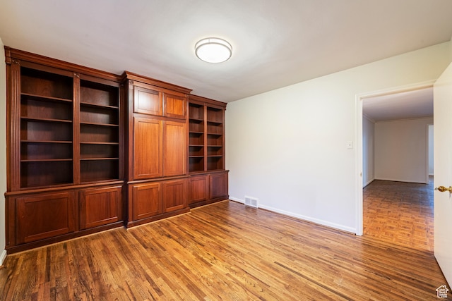 2532 E Maywood Dr, Salt Lake City, UT 84109 - interior space featuring baseboards, visible vents, and wood finished floors