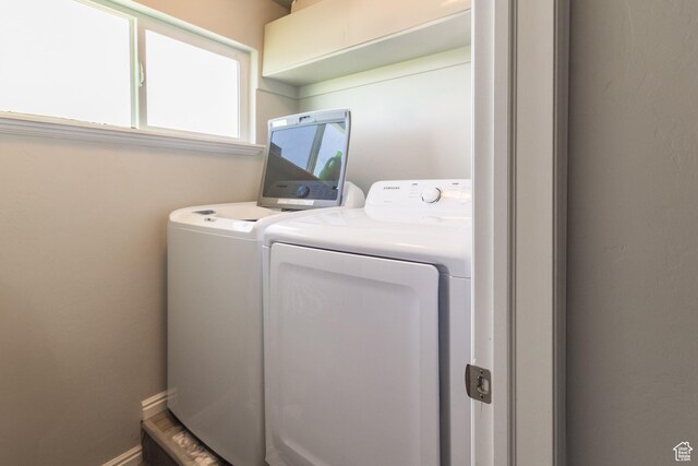 669 E 1375 S, Vernal, UT 84078 - laundry area featuring independent washer and dryer