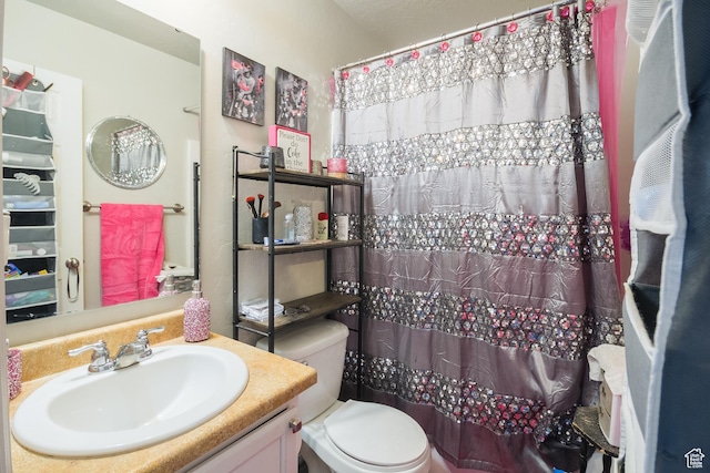 669 E 1375 S, Vernal, UT 84078 - full bathroom featuring toilet, vanity, and curtained shower