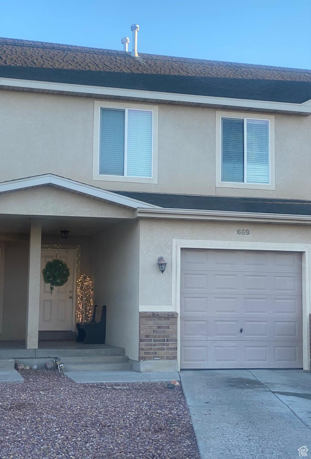 669 E 1375 S, Vernal, UT 84078 - view of front facade with stone siding, concrete driveway, stucco siding, and an attached garage