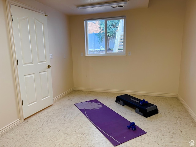 362 S Glen Cir, Fruit Heights, UT 84037 - exercise area featuring baseboards and visible vents