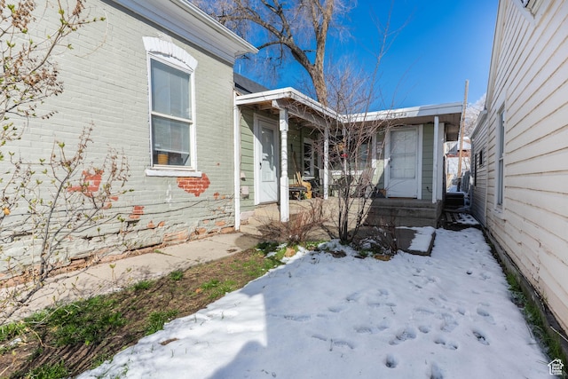 629 S 400 E, Salt Lake City, UT 84111 - property entrance featuring brick siding