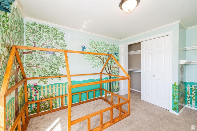 bedroom featuring a closet, carpet floors, and crown molding