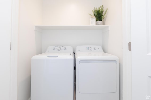 526 N Richland Valley St Unit 10, Garden City, UT 84028 - laundry area with independent washer and dryer and laundry area