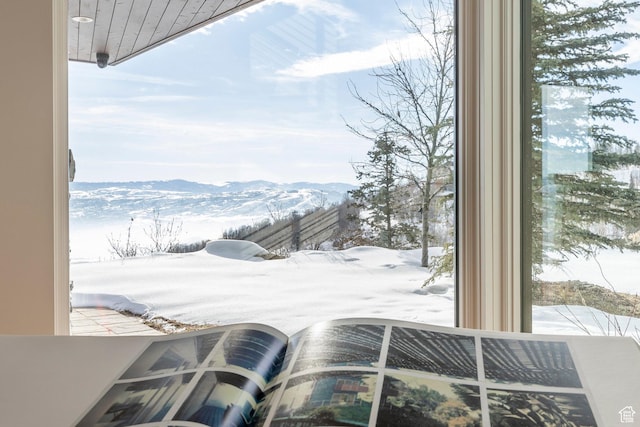 2908 W Deer Pointe Dr, Heber City, UT 84032 - interior space with a mountain view