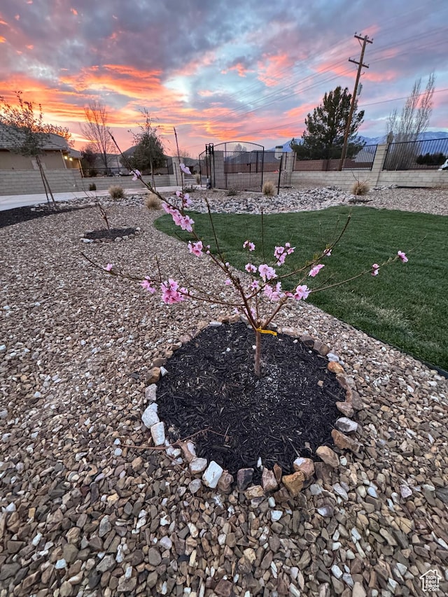 775 W 1300 S, Hurricane, UT 84737 - view of yard at dusk