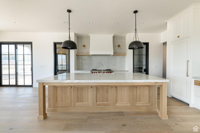 131 S Meadow Dr Unit 20, Springville, UT 84663 - kitchen with recessed lighting, premium range hood, backsplash, light wood-style floors, and a large island