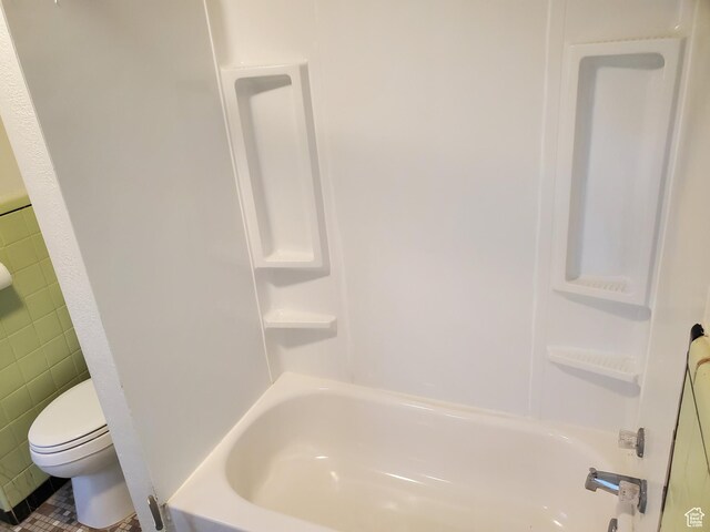 397 E 200 N, Kaysville, UT 84037 - full bath featuring toilet and shower / tub combination