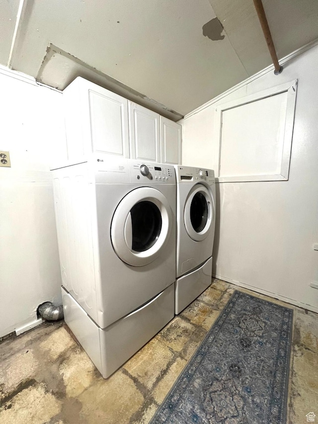 316 W 500 N, Beaver, UT 84713 - clothes washing area with independent washer and dryer and cabinet space