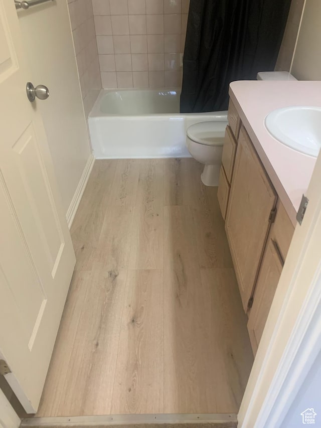 882 Schneitter Cir, Midway, UT 84049 - full bath with wood finished floors, vanity, toilet, and shower / bathtub combination with curtain