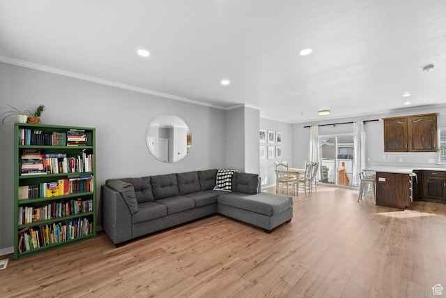 living area with light wood-style flooring, visible vents, crown molding, and recessed lighting