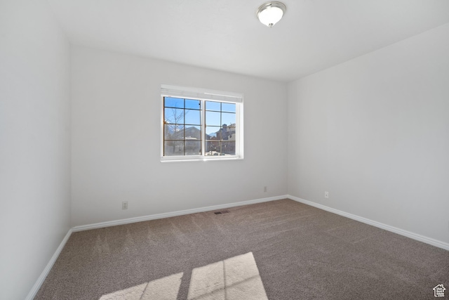 carpeted empty room with baseboards and visible vents