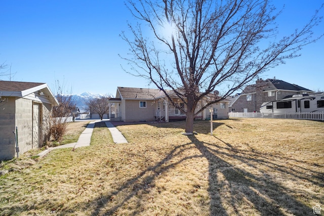 view of yard with fence and a mountain view