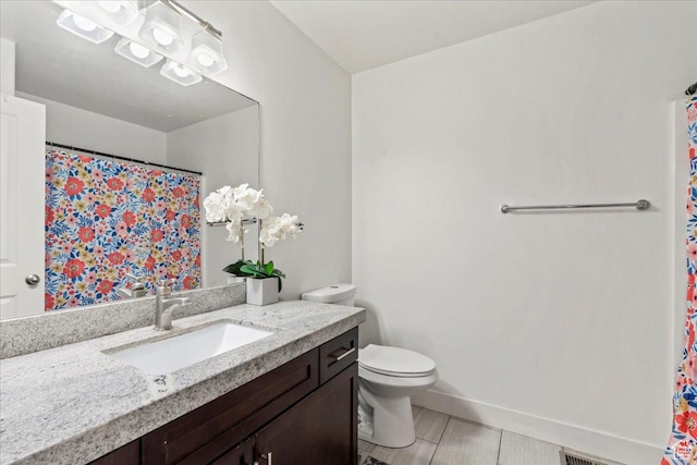 379 S Utah Dr, Grantsville, UT 84029 - bathroom featuring visible vents, baseboards, toilet, vanity, and a shower with curtain