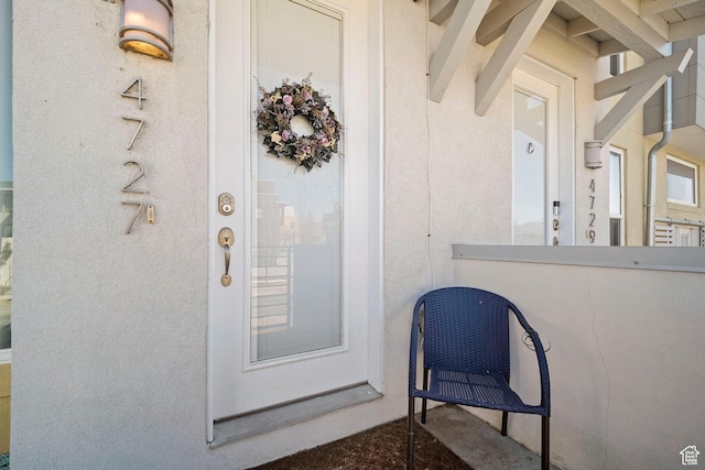 property entrance featuring stucco siding