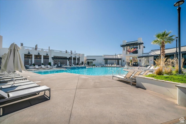 875 W Akoya Pearl St S Unit 101-B, St George, UT 84790 - community pool with a patio area