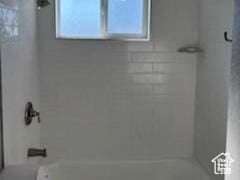 bathroom with washtub / shower combination