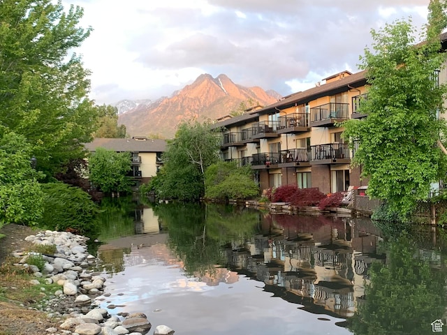 4759 S Pintail Ct, Salt Lake City, UT 84117 - water view featuring mountains