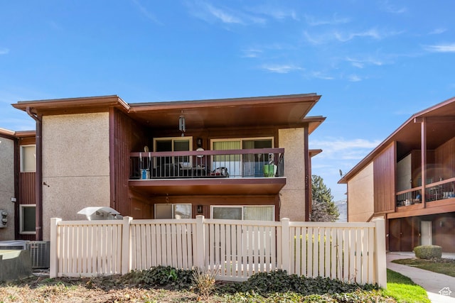 view of front of property with a balcony and stucco siding