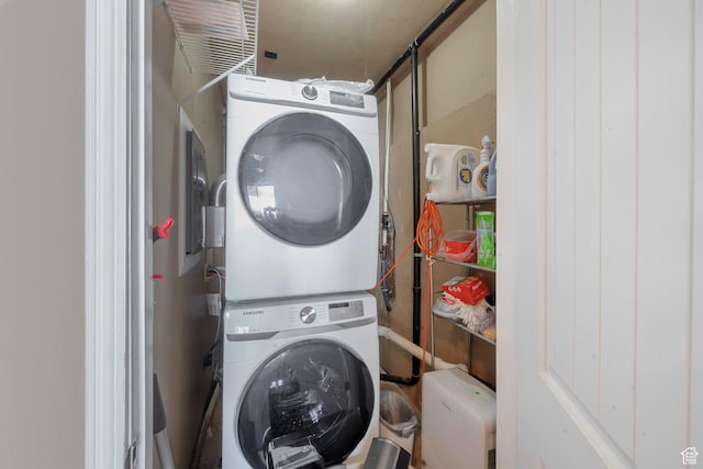 6092 W 13400 S, Herriman, UT 84096 - washroom with stacked washing maching and dryer and laundry area