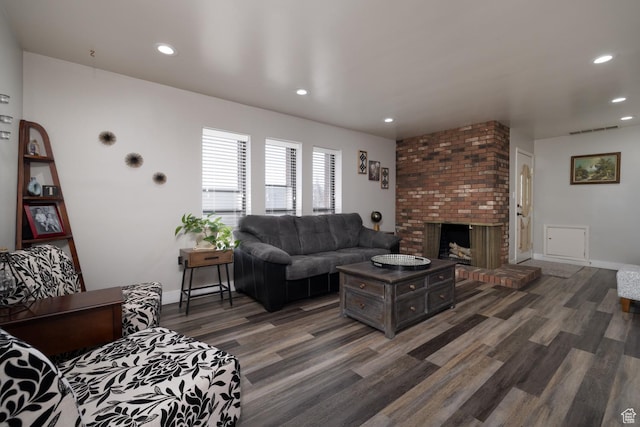 380 S 100 E, Vernal, UT 84078 - living room with baseboards, visible vents, and recessed lighting