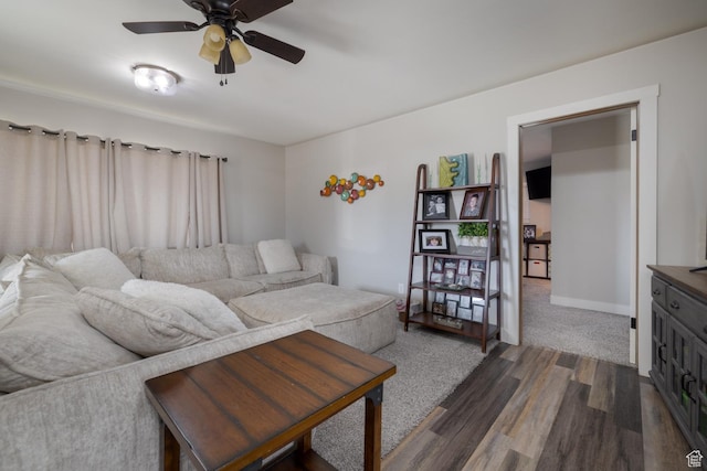 380 S 100 E, Vernal, UT 84078 - living area featuring dark wood-style floors and a ceiling fan
