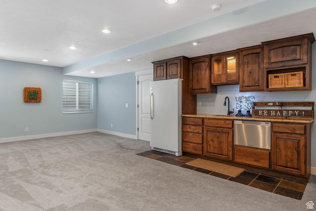 11773 S Twin Pines Ct, Draper, UT 84020 - kitchen featuring dark colored carpet, baseboards, a sink, dishwasher, and freestanding refrigerator