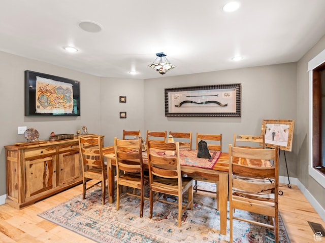 dining area featuring visible vents, recessed lighting, light wood-style flooring, and baseboards