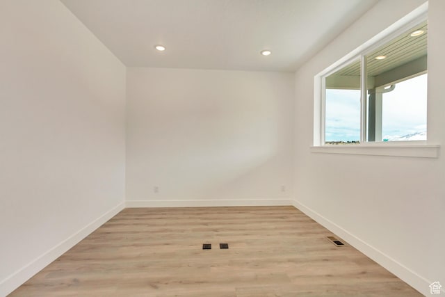 8077 N Bristle Cone Rd, Eagle Mountain, UT 84005 - empty room featuring light wood-type flooring, recessed lighting, baseboards, and visible vents