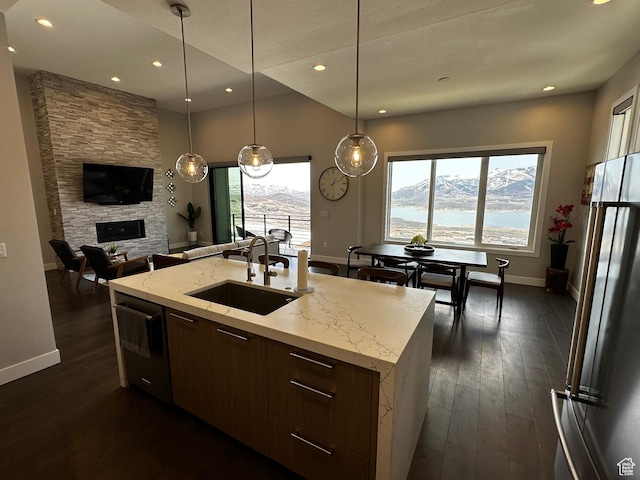 818 E Miner Way Unit 34, Hideout, UT 84036 - kitchen with modern cabinets, a sink, dishwashing machine, open floor plan, and freestanding refrigerator
