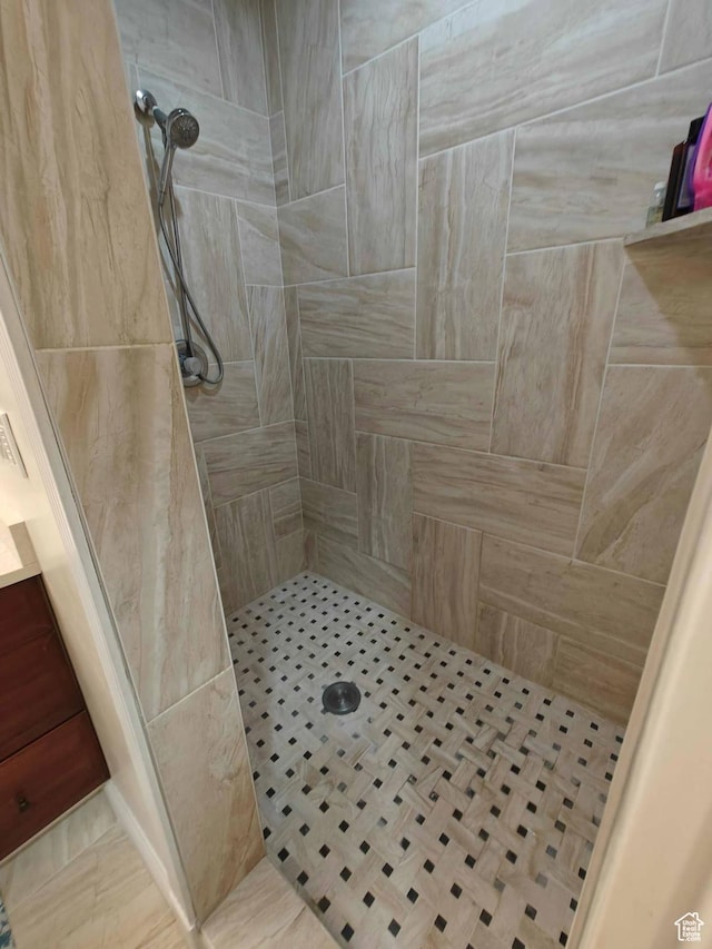 958 S Bridgecreek Ln, Layton, UT 84041 - bathroom with tiled shower