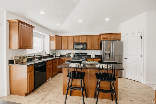 352 S 2000 E, Spanish Fork, UT 84660 - kitchen with vaulted ceiling, light tile patterned floors, a breakfast bar, a sink, and black appliances