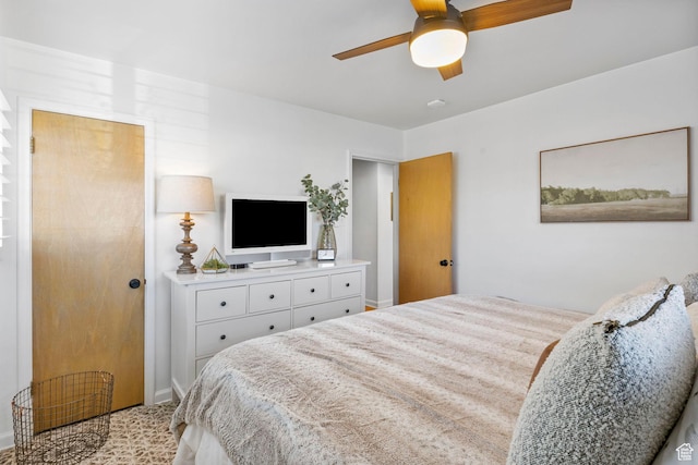 bedroom featuring baseboards and a ceiling fan