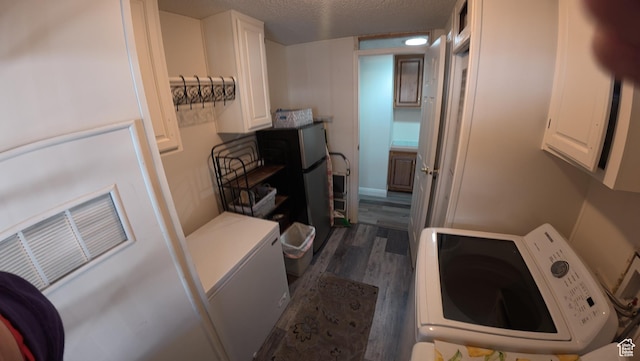 102 W Alta View Way Unit 7, Sandy, UT 84070 - laundry room featuring washer / clothes dryer, a textured ceiling, and dark wood finished floors