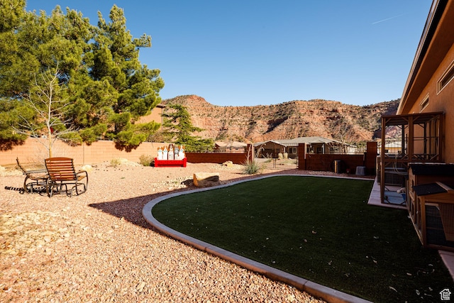 533 E Cutter Trl, Kanab, UT 84741 - view of yard featuring a fenced backyard and a mountain view
