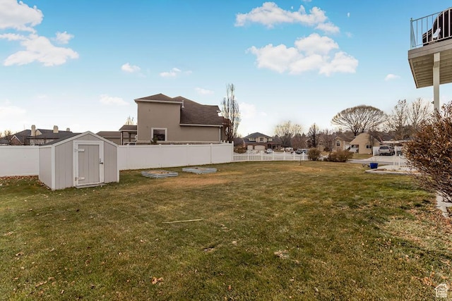 view of yard featuring an outdoor structure, a storage unit, and fence