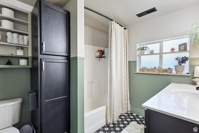 full bath with shower / bathtub combination with curtain, vanity, toilet, a textured ceiling, and visible vents